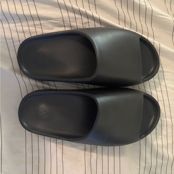 adidas gazelle silver green womens Adidas YEEZY SLIDE ONYX PRE-SCHOOL main image 1